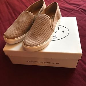 {Steve Madden} Slip on shoes